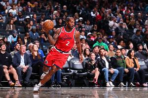 开云下载-莱昂纳德谈排名：我确实会看比赛 但无论对手是谁 赢球才是关键