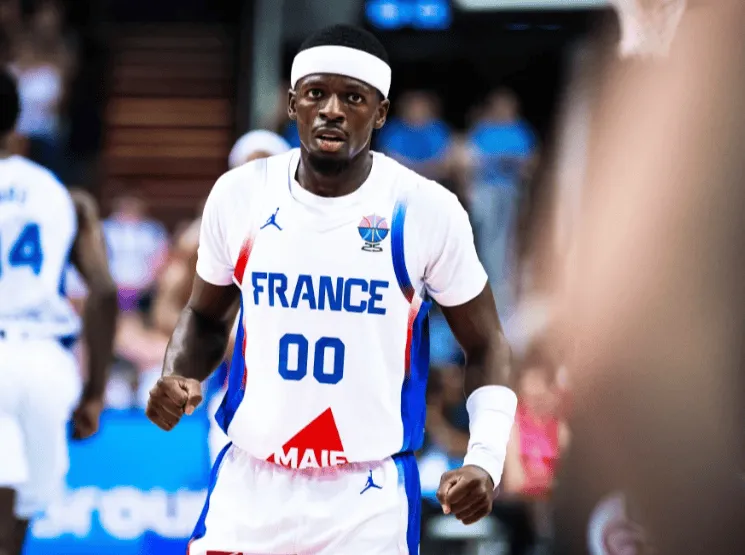 开云下载-弗朗西斯科全场8中1，三分5中0得到2分4篮板2助攻2抢断1盖帽