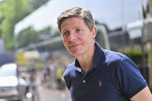 记者:除谢周三主帅罗尔外,莱比锡选帅还有意格拉斯纳、弗兰克等