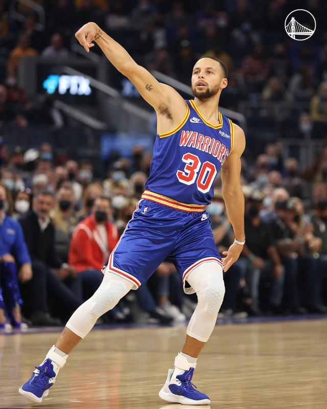 开云-库里回暖配角发威！勇士复仇太阳重夺联盟第一